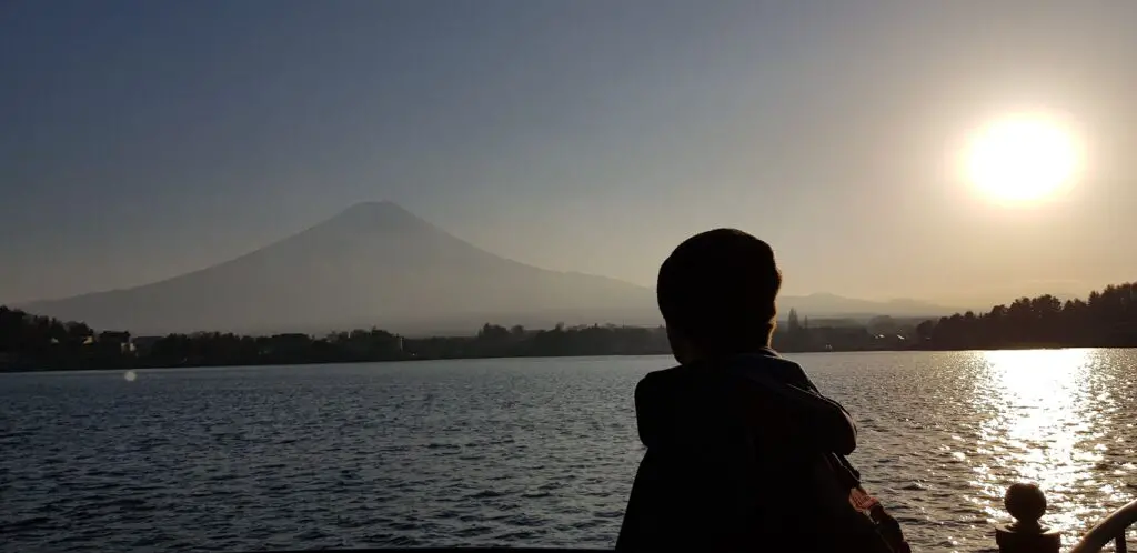 Admiring the sunset at Lake Kawaguchiko while gazing upon Mt Fuji.