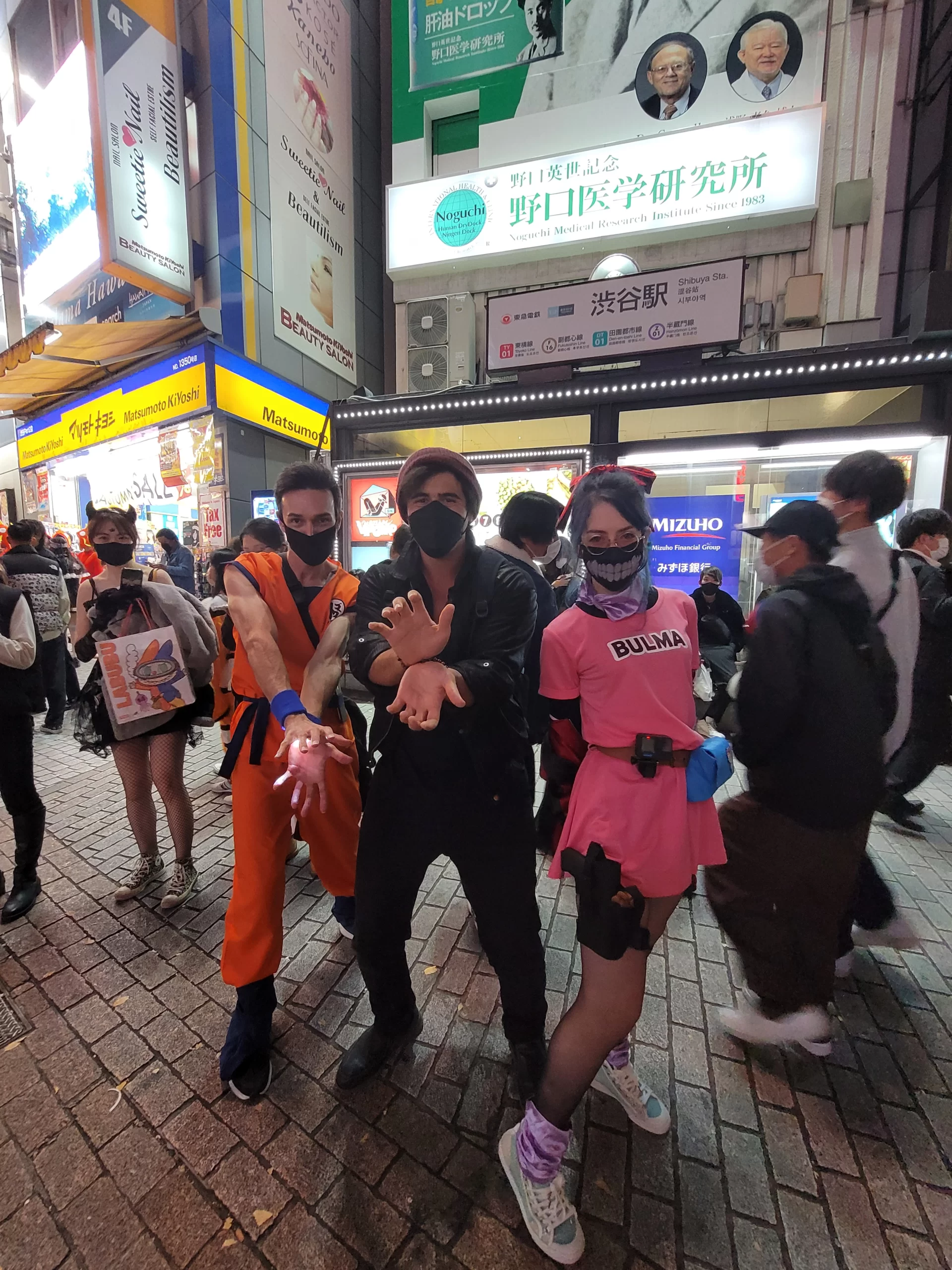 Doing the kamehameha wave with Goku and Bulma cosplayers in Shibuya on Halloween night.