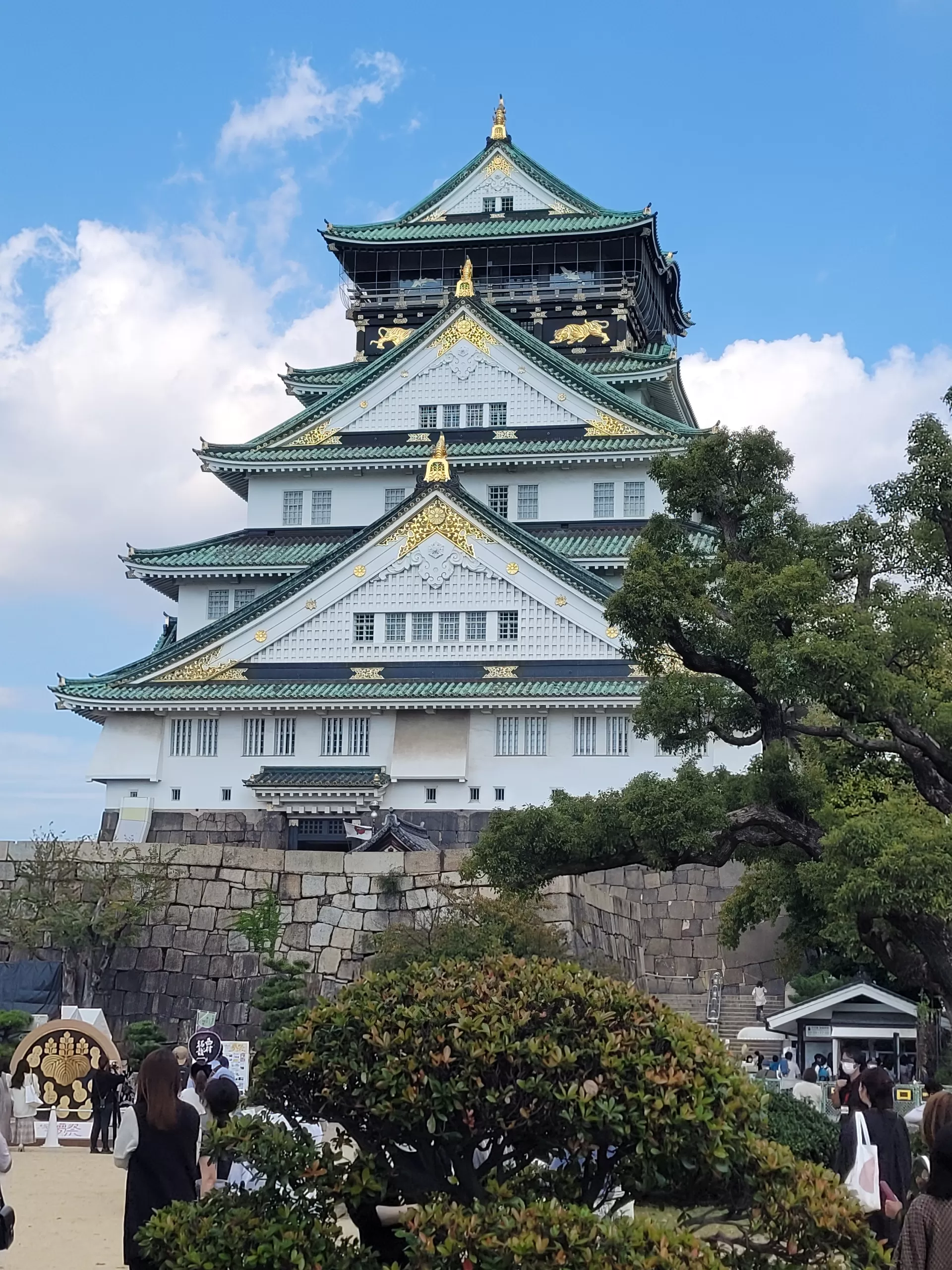 Taking a look inside the iconic Osaka Castle