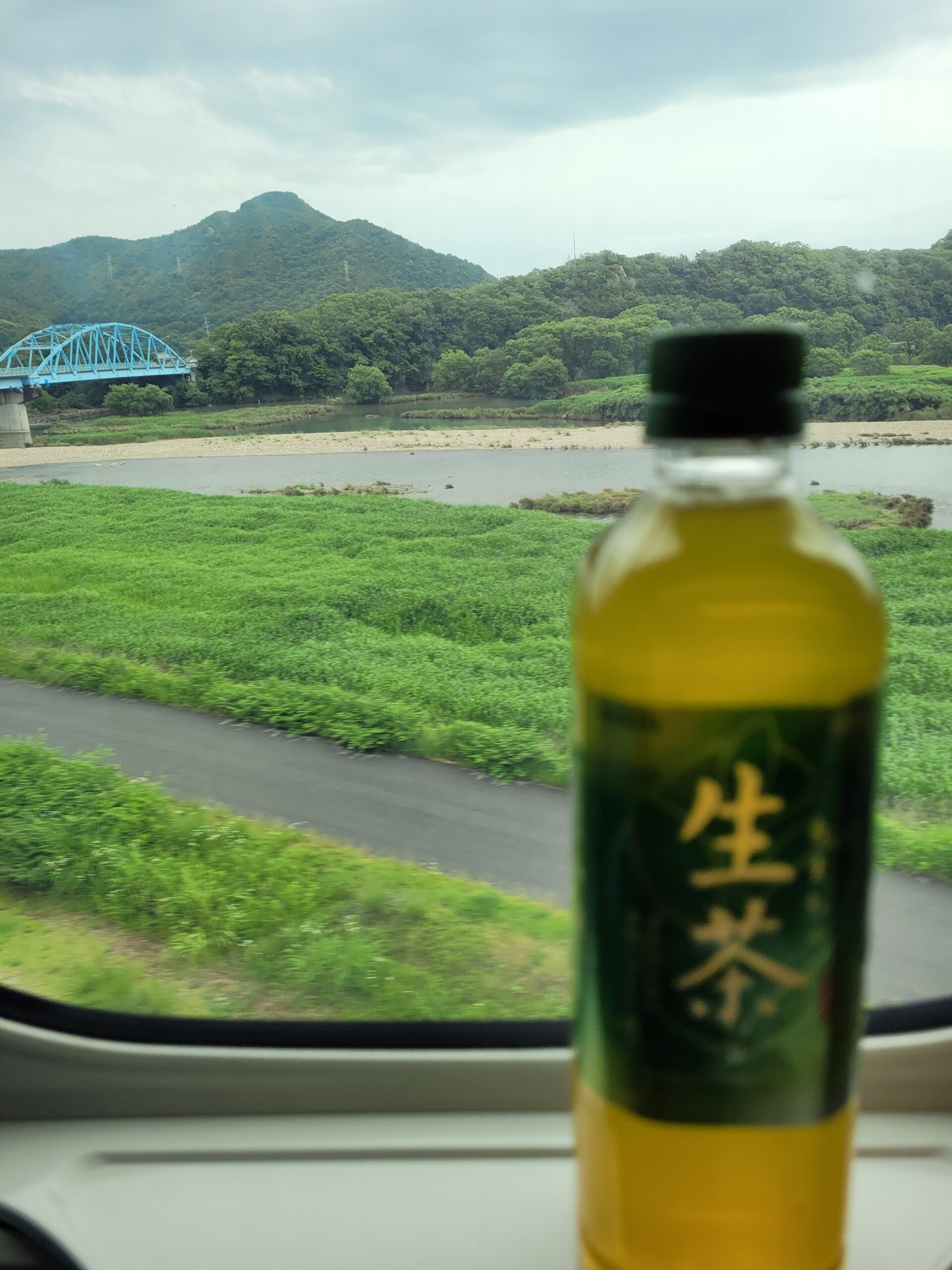 5 activities to pass the time on long bullet train rides in Japan