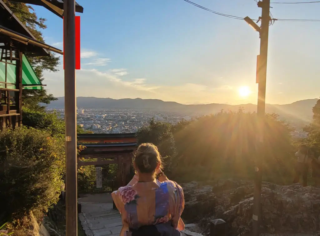 Where & How to Wear a Japanese Kimono on Your Trip