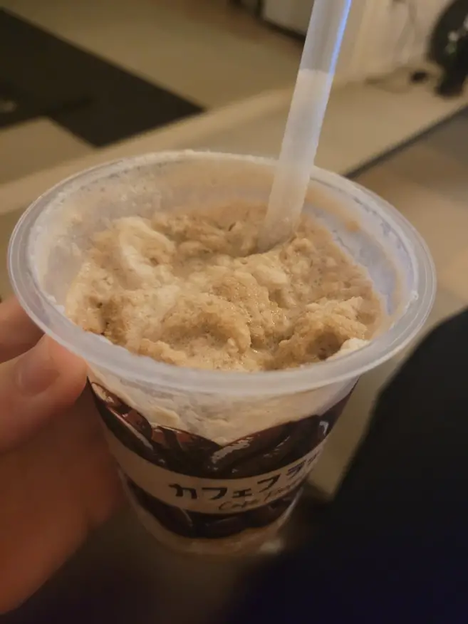 How to make a delicious iced coffee frappé at FamilyMart