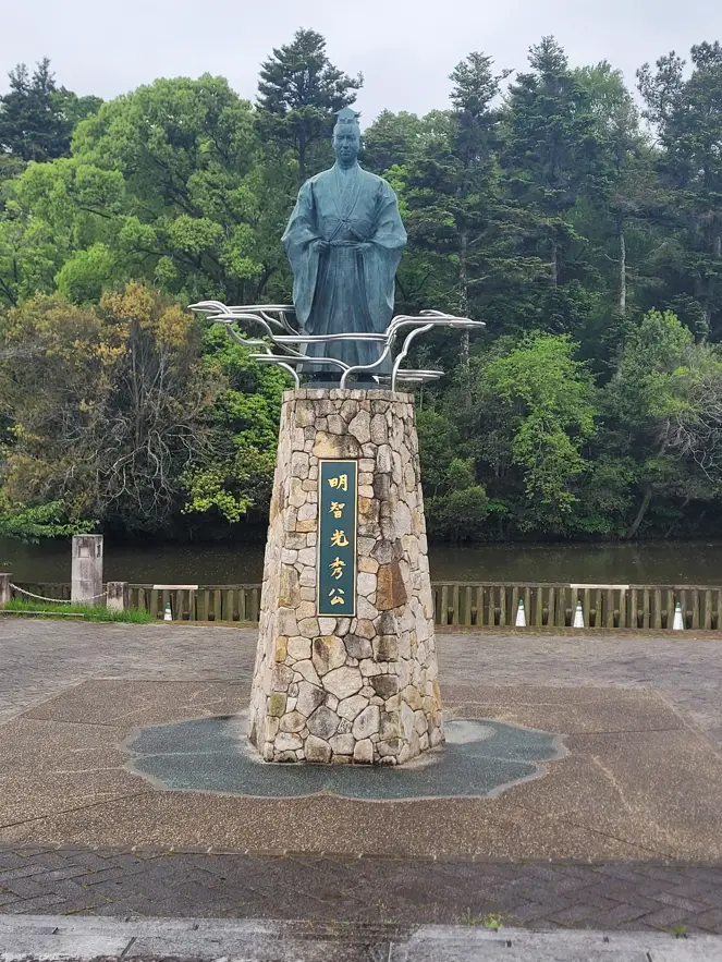 Akechi Mitsuhide statue