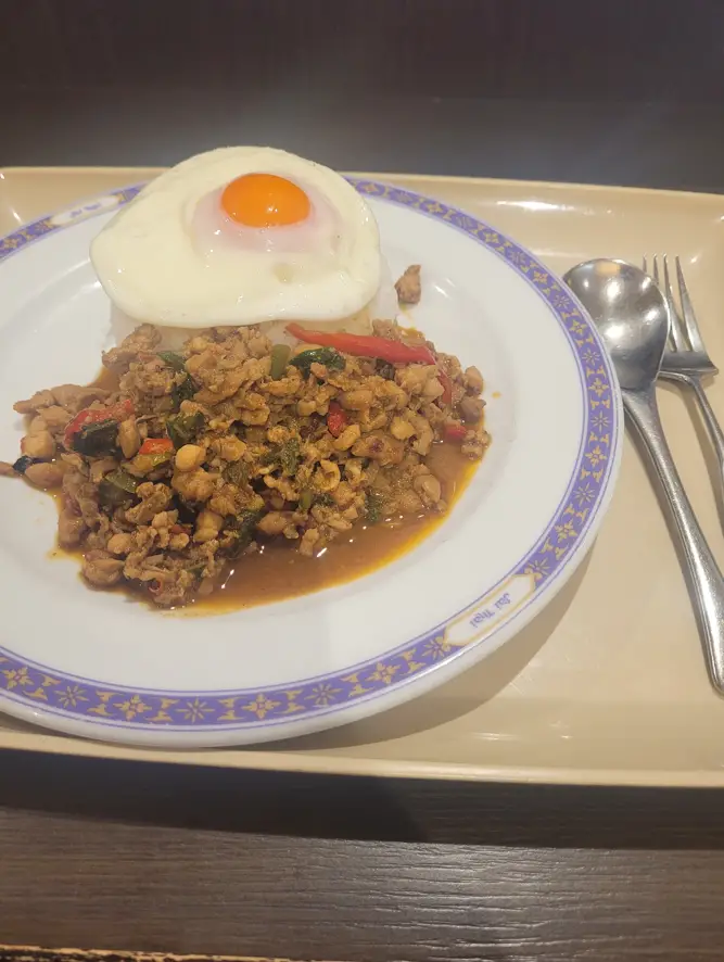 Exploring the many delicious restaurants at Narita Airport